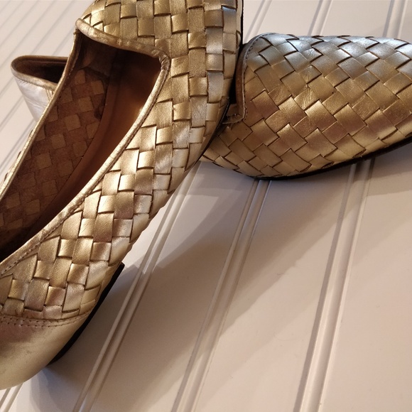 *Vintage* Connie gold woven leather flats - Picture 2 of 7